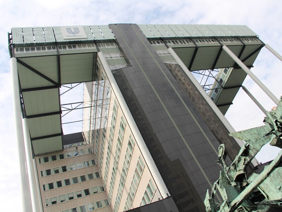 3. Unilever - 6.079 chất thải nhựa ở 30 quốc gia Unilever là chủ sở hữu của kem Ben & Jerry, trà Lipton, Dove, Cif và chất khử mùi Axe, có trụ sở chính đặt tại Rotterdam, Hà Lan.