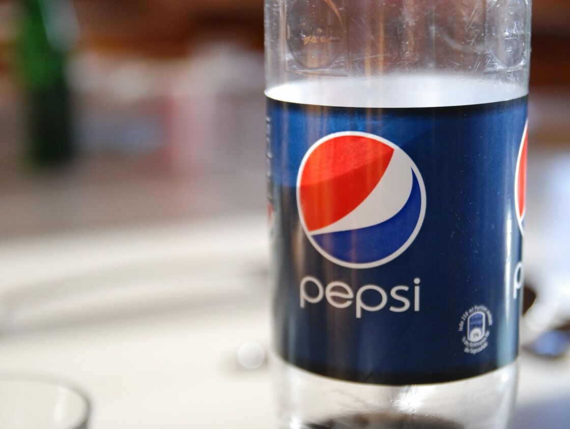 2. Pepsico - 8.231 chất thải nhựa ở 35 quốc gia Pepsico, công ty chuyên về nước ngọt có ga và đồ uống không cồn được xác định có một nửa chất thải mang dòng chữ nhãn hiệu của gã khổng lồ này.