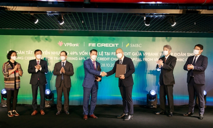VPBank hoàn tất thỏa thuận bán 49% vốn điều lệ tại FE Credit cho SMBC Group