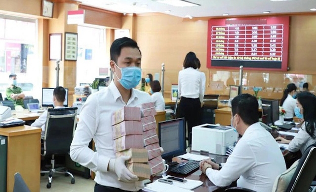 Bộ Tài chính đang xem xét gói cấp bù lãi suất từ 10.000 - 20.000 tỷ đồng để hỗ trợ doanh nghiệp vượt qua khó khăn do ảnh hưởng dịch Covid -19. Ảnh: INT