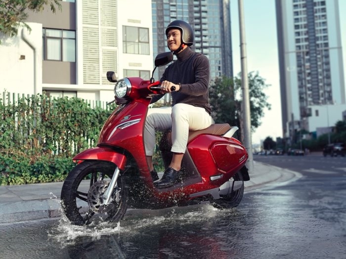 Khách hàng sử dụng xe máy điện được hỗ trợ thuận tiện với hệ thống trạm sạc phủ khắp 63 tỉnh thành trên toàn quốc.