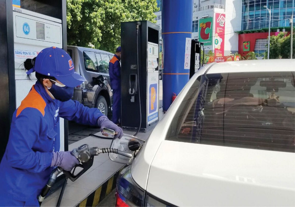 Giá bán lẻ xăng dầu trong nước mỗi tháng điều chỉnh 3 lần, tức 10 ngày một lần thay vì 15 ngày.