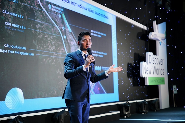 Ông Nguyễn Anh Tuấn, Giám đốc kinh doanh dự án FLC Quảng Bình cho biết FLC Quảng Bình được quy hoạch bài bản với nhiều hạng mục lưu trú, nghỉ dưỡng, cùng hàng ngàn sản phẩm thương mại đa dạng để trở thành đại đô thị biển khép kín hiện đại, tạo đột phá cho diện mạo du lịch Quảng Bình.