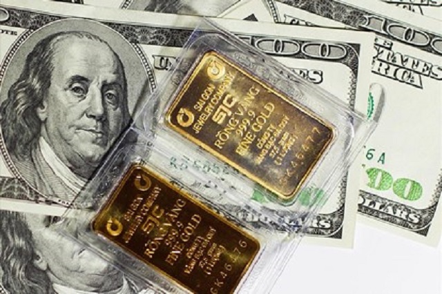 Vàng SJC và đồng USD đồng loạt giảm trong ngày 3/11. (Ảnh: Int)
