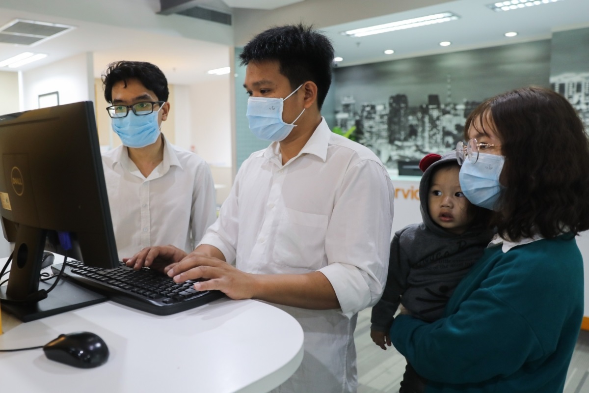 NĐT đã rót ròng hơn 74.000 tỷ đồng vào TTCK Việt Nam trong 10 tháng liên tiếp. (Ảnh: Int)