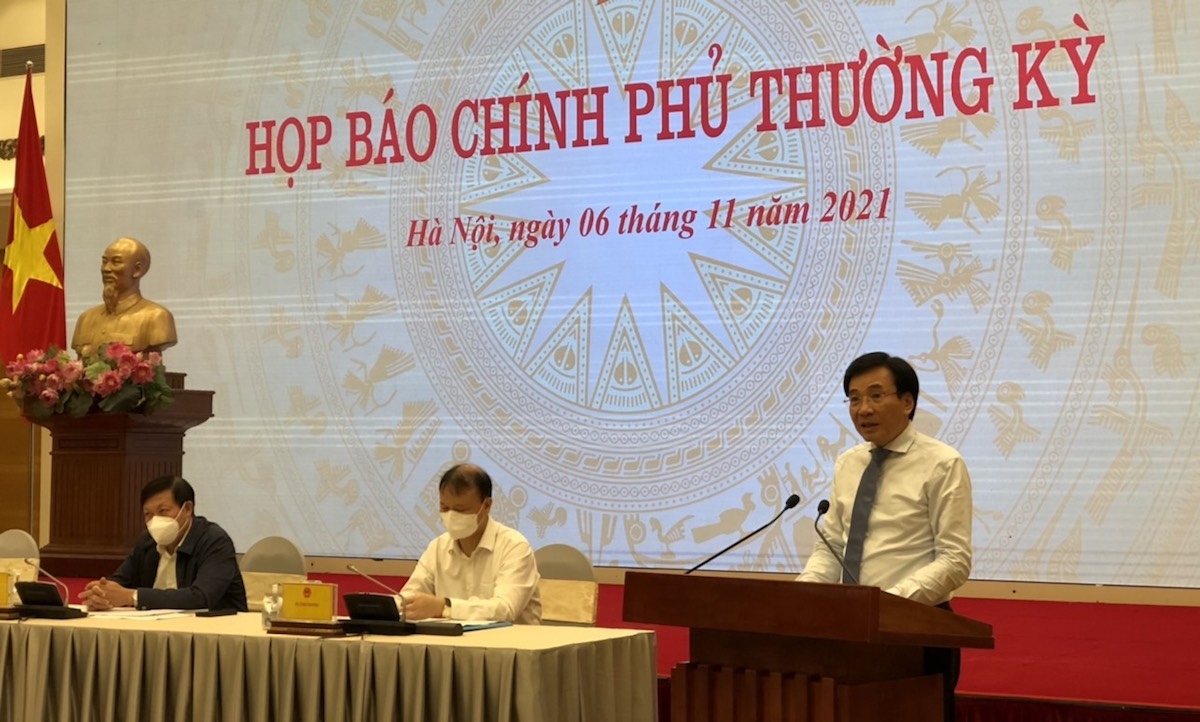 Bộ trưởng, Chủ nhiệm Văn phòng Chính phủ Trần Văn Sơn chủ trì họp báo Chính phủ thường kỳ.