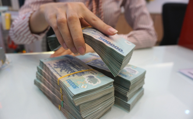 Hơn 680.000 tỷ đồng tiền tươi từ ngân hàng đổ vào bất động sản.