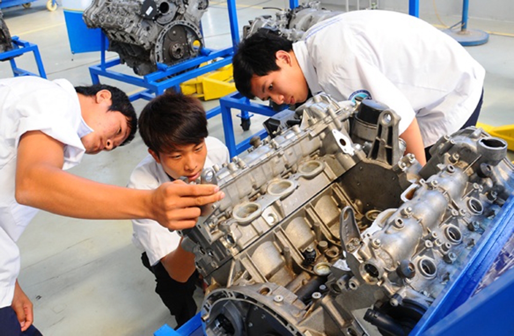 Đào tạo nghề theo nhu cầu thị trường là điều kiện tiên quyết để trường nghề phát triển.