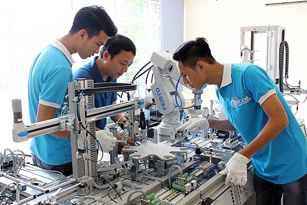 Sinh viên trường nghề có cơ hội nhận 2 bằng trong nước và quốc tế khi theo chương trình đào tạo kép.