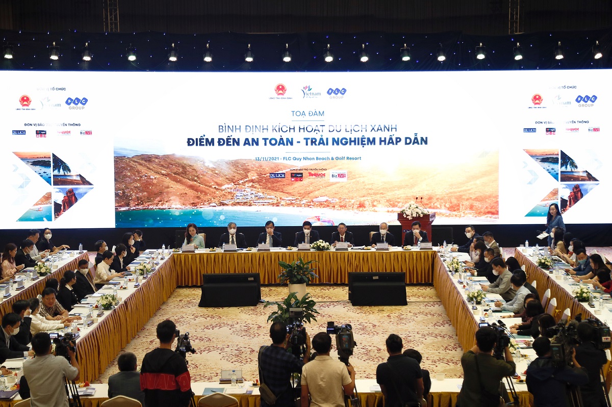 Toạ đàm “Bình Định kích hoạt du lịch Xanh: Điểm đến an toàn, trải nghiệm hấp dẫn” diễn ra sáng 13/11 tại FLC Quy Nhơn.