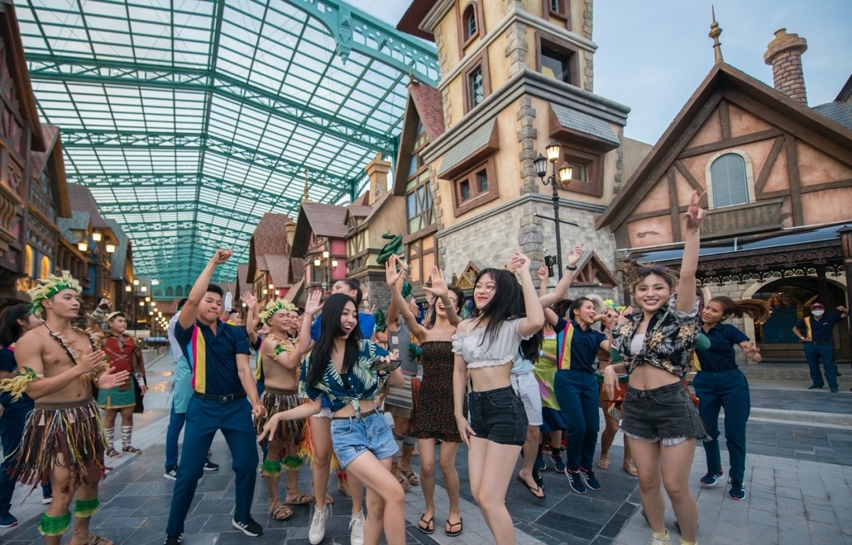 Chuỗi shop VinWonders do Vincom Retail - đơn vị sở hữu, quản lý và vận hành các trung tâm thương mại đẳng cấp, quy mô lớn bậc nhất Việt Nam - vận hành, bảo chứng cho nguồn khách thuê dồi dào, ổn định.