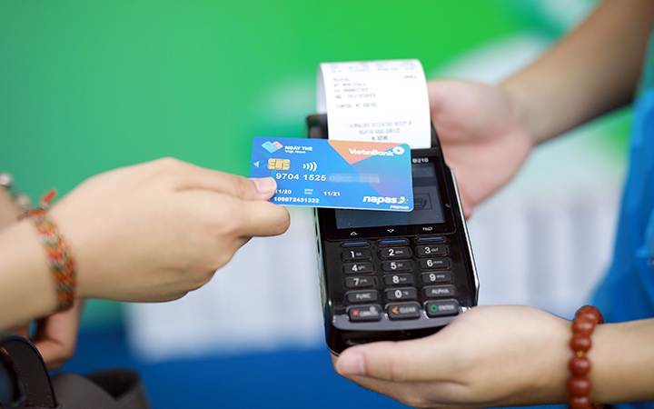 Ví điện tử, Mobile Banking… lên ngôi, thẻ ngân hàng có ‘thất sủng’?