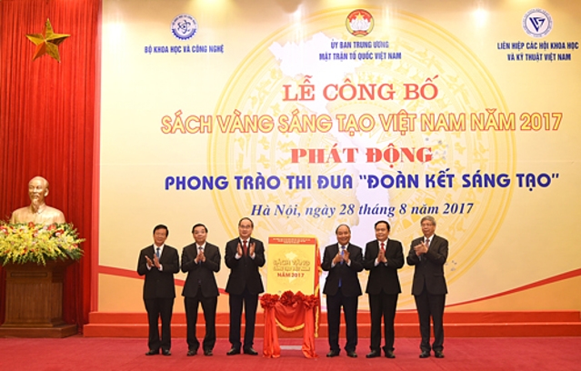 Chủ tịch nước Nguyễn Xuân Phúc dự lễ công bố sách vàng sáng tạo Việt Nam năm 2017.