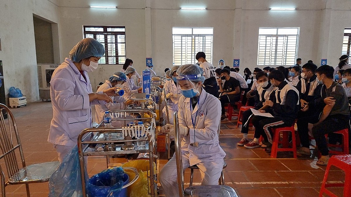 Hải Phòng tăng tốc tiêm phòng Covid-19 cho học sinh.