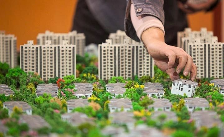 Việc siết nguồn tiền chảy vào một lĩnh vực nóng để hạ nhiệt là cần thiết, nhưng cần có lộ trình để doanh nghiệp chuẩn bị.