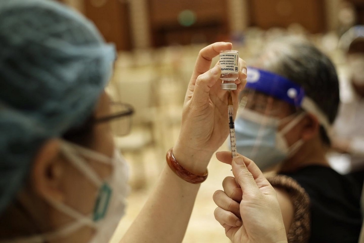 Người dân Quy Nhơn được tiêm phòng Covid-19 trên diện rộng. (Ảnh: FLC Group).