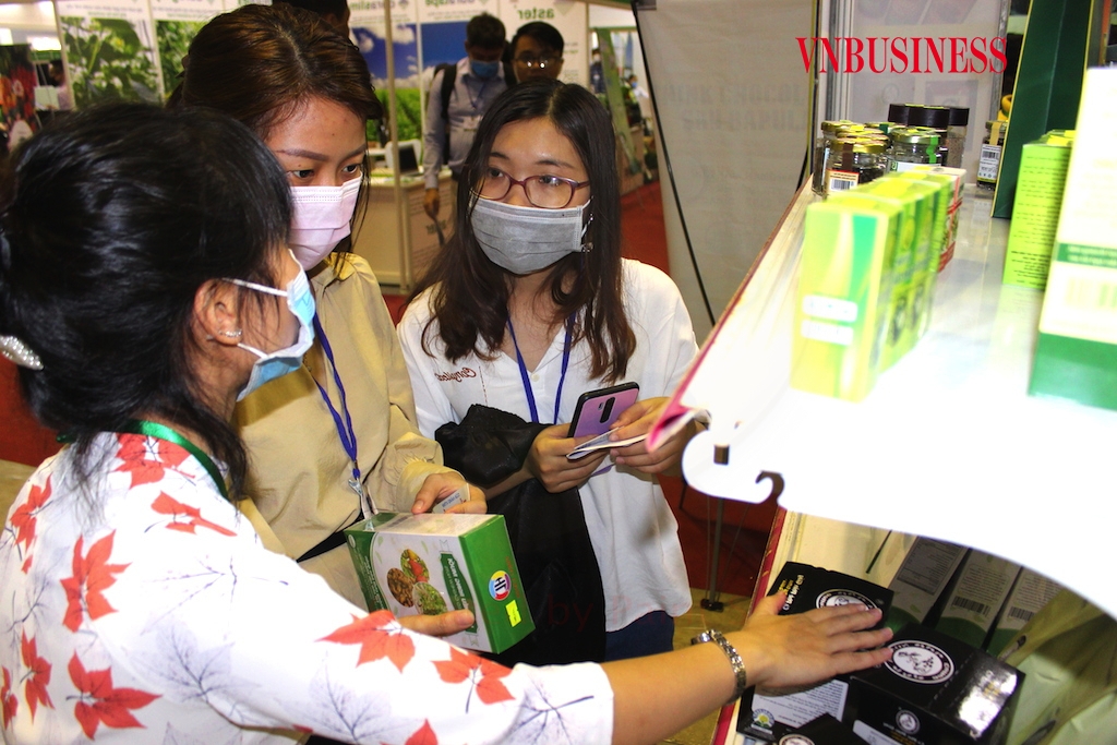 Phát triển các kênh phân phối mới được xem như yếu tố quyết định cho việc hơn thua nhau giữa các DN kinh doanh đặc sản dưới thời Covid.