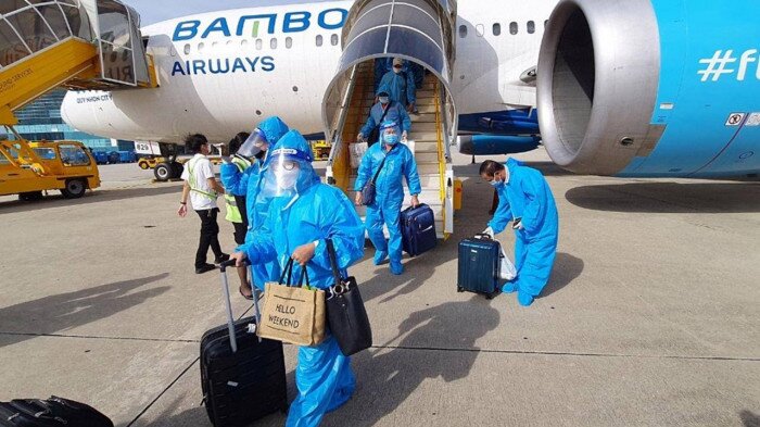 Kế hoạch mở đường bay quốc tế có thể bị ảnh hưởng khi gần đây có thêm biến chủng mới của virus SARS-CoV-2.