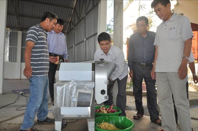 HTX Tịnh Thọ được hỗ trợ máy móc chế biến khoai lang.