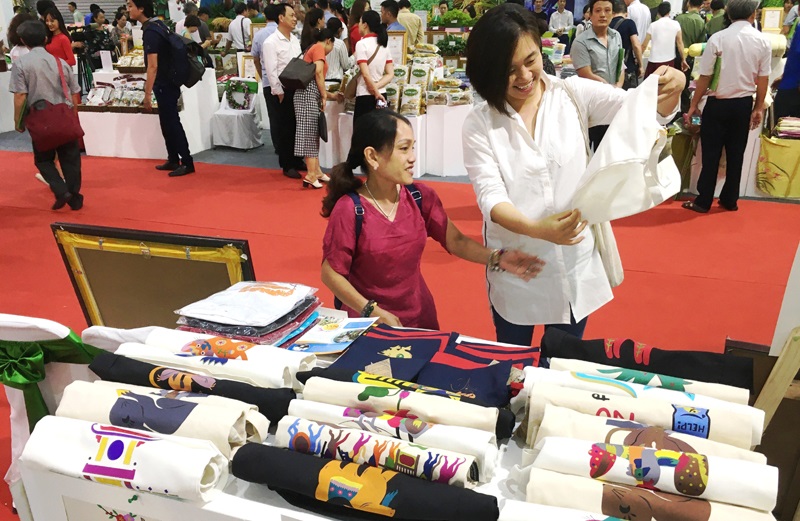 HTX Vụn Art (Hà Nội) hoạt động trong lĩnh vực thủ công mỹ nghệ và đang tạo việc làm cho 30 lao động là người khuyết tật.