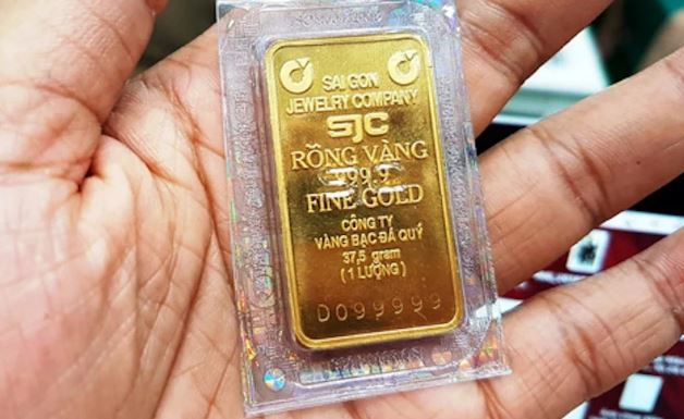 Giá vàng SJC tiếp tục điều chỉnh giảm theo xu hướng thế giới. Ảnh: Int