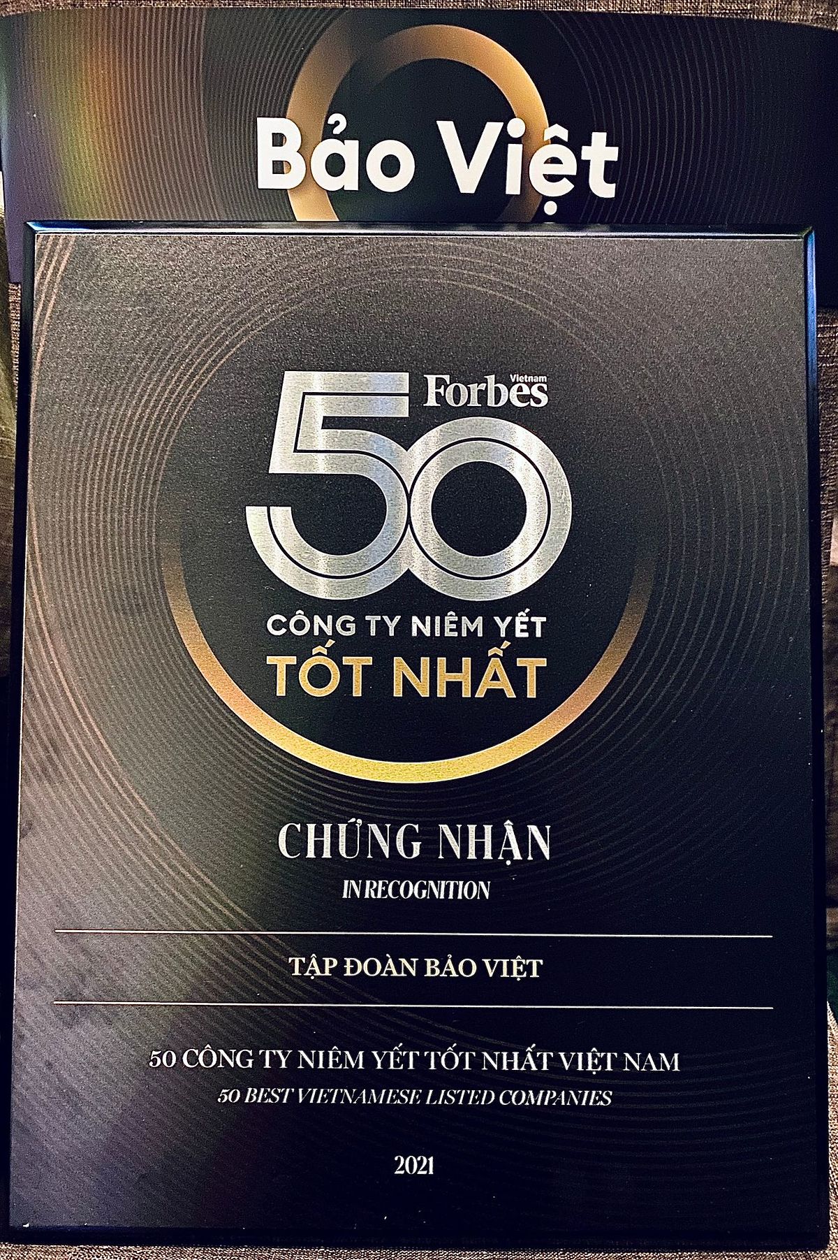 Chứng nhận của Forbes.