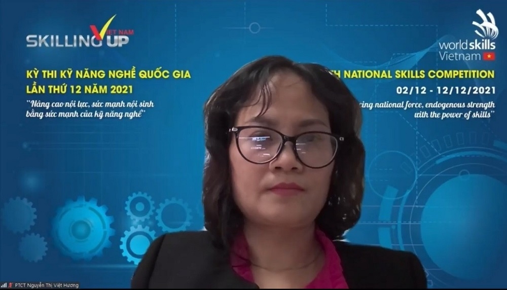 PGS TS Nguyễn Thị Việt Hương đánh giá cao kết quả cuộc thi kỹ năng nghề theo hình thức trực tuyến được tổ chức tại Hội đồng Thi Số 1- Trường Đại học Sư phạm kỹ thuật Vĩnh Long.