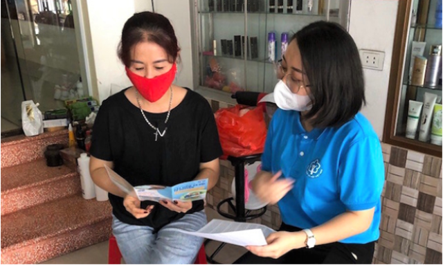 Việc tuyên truyền, vận động hiệu quả đã mang lại thành công trong công tác mở rộng đối tượng tham gia BHXH tự nguyện và BHYT hộ gia đình (Ảnh: LTM)