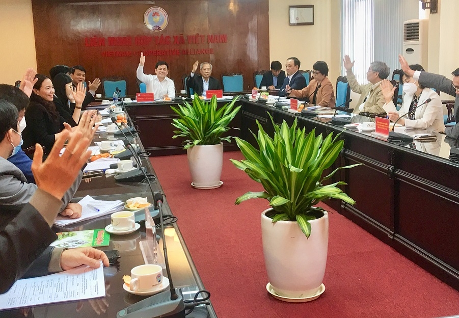 Hội nghị nhất trí trao cờ thi đua cho Liên minh HTX Việt Nam và tặng bằng khen cho Hiệp hội doanh nghiệp của Thương binh và người khuyết tật Việt Nam, Hội Nghề cá Việt Nam.