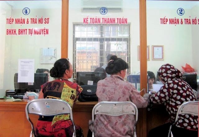 BHXH tỉnh Nam Định thực hiện nhiều giải pháp để phục vụ người dân tốt hơn (Ảnh: TL)