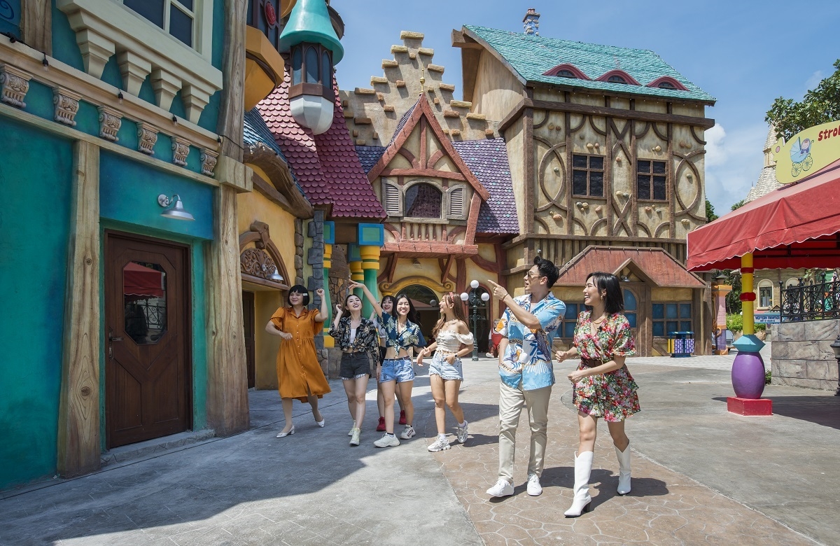 Vẻ đẹp Châu Âu cổ kính, lãng mạn khiến du khách say mê check in tại shop VinWonders.