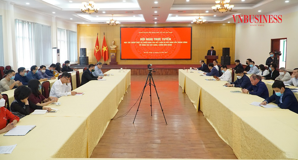 Hội nghị quán triệt và triển khai các kết luận và quy định của Trung ương về công tác xây dựng và chỉnh đốn Đảng được tổ chức theo hình thức trực tiếp kết hợp trực tuyến.