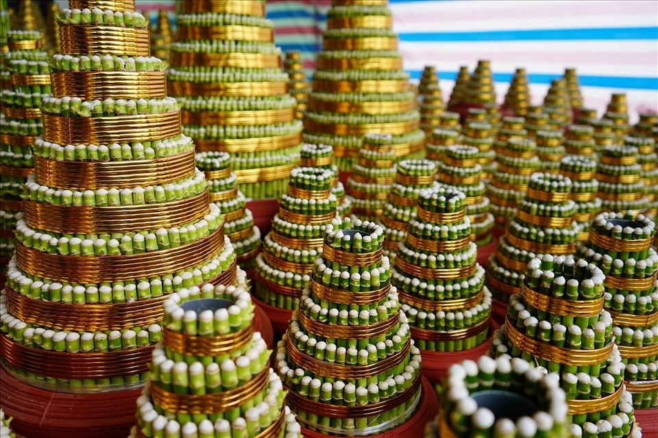 Tháp phát lộc với nhiều kích cơ khác nhau đáp ứng nhu cầu của người mua chơi Tết.