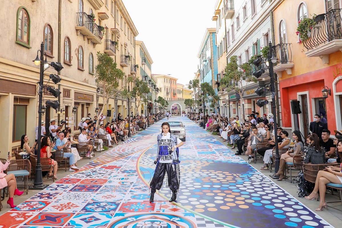 Fashion Voyage #3 quy tụ những tín đồ yêu thời trang đến với Thị trấn Địa Trung Hải, Phú Quốc.