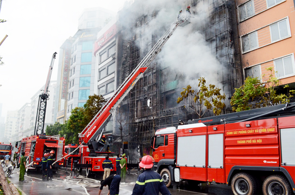 Cần có những quy định nghiêm ngặt hơn để quản lý vấn đề phòng cháy, chữa cháy tại các công trình cao tầng (Ảnh: Int)