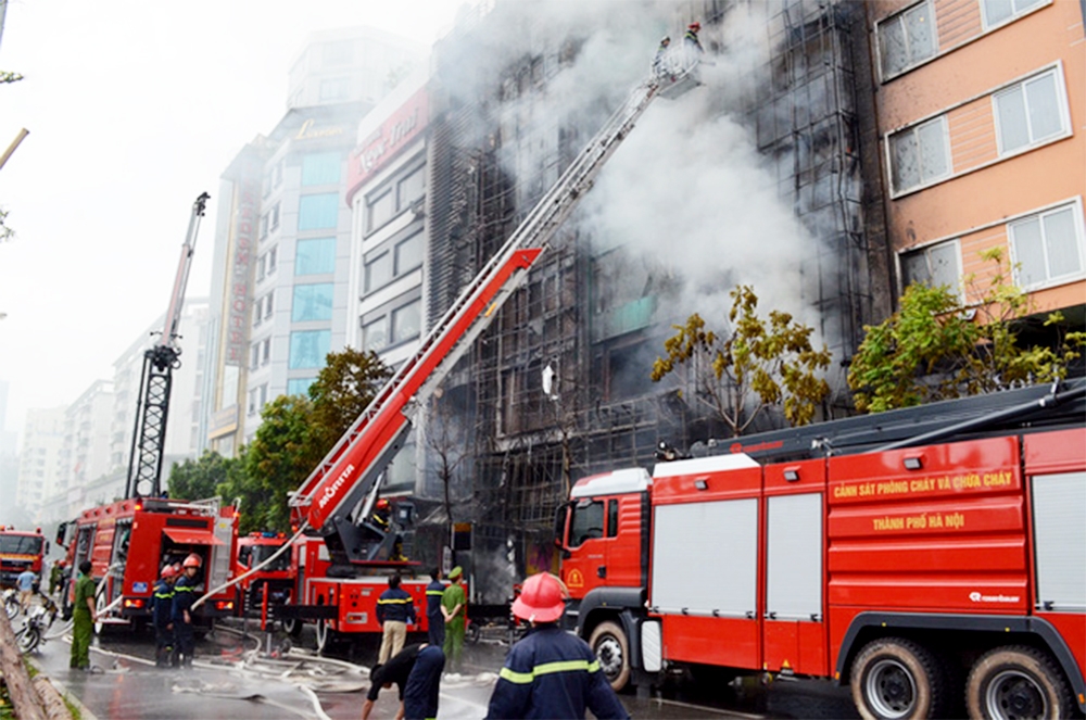 Cần có những quy định nghiêm ngặt hơn để quản lý vấn đề phòng cháy, chữa cháy tại các công trình cao tầng (Ảnh: Int)