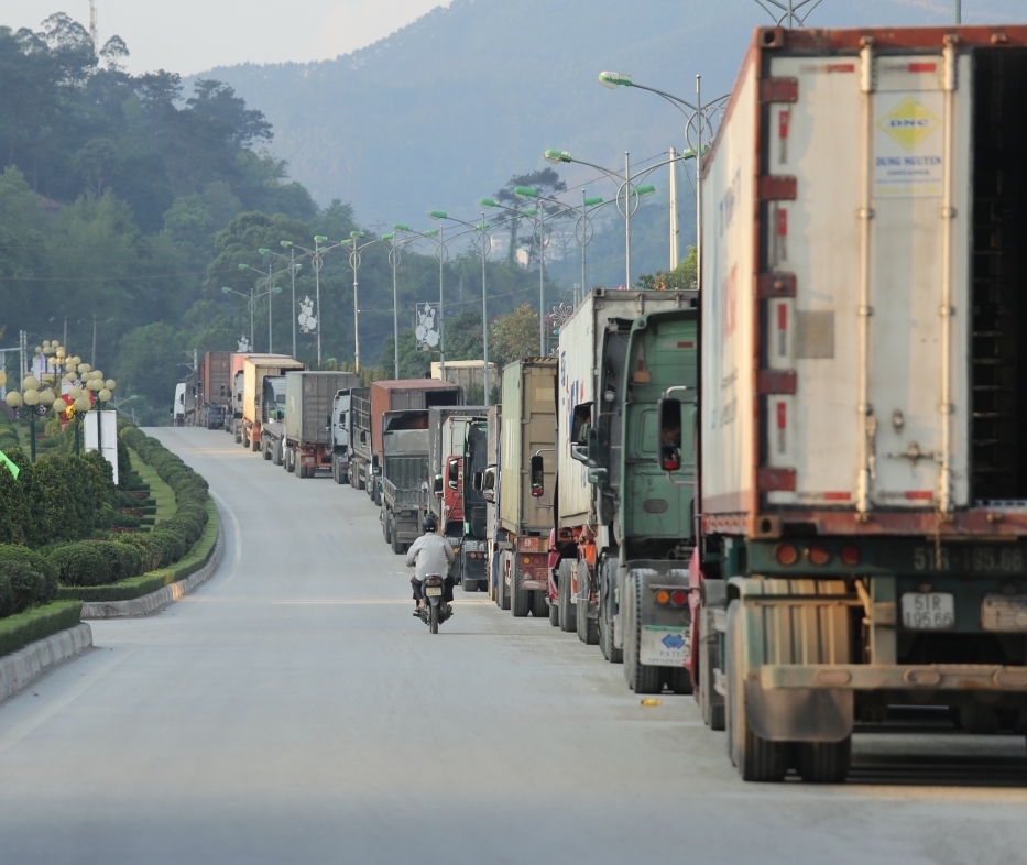 Tính đến sáng 21/12, tại Lạng Sơn, tổng lượng xe tồn tại 3 khu vực cửa khẩu Hữu Nghị, Tân Thanh, Chi Ma tỉnh Lạng Sơn là 4.461 xe.