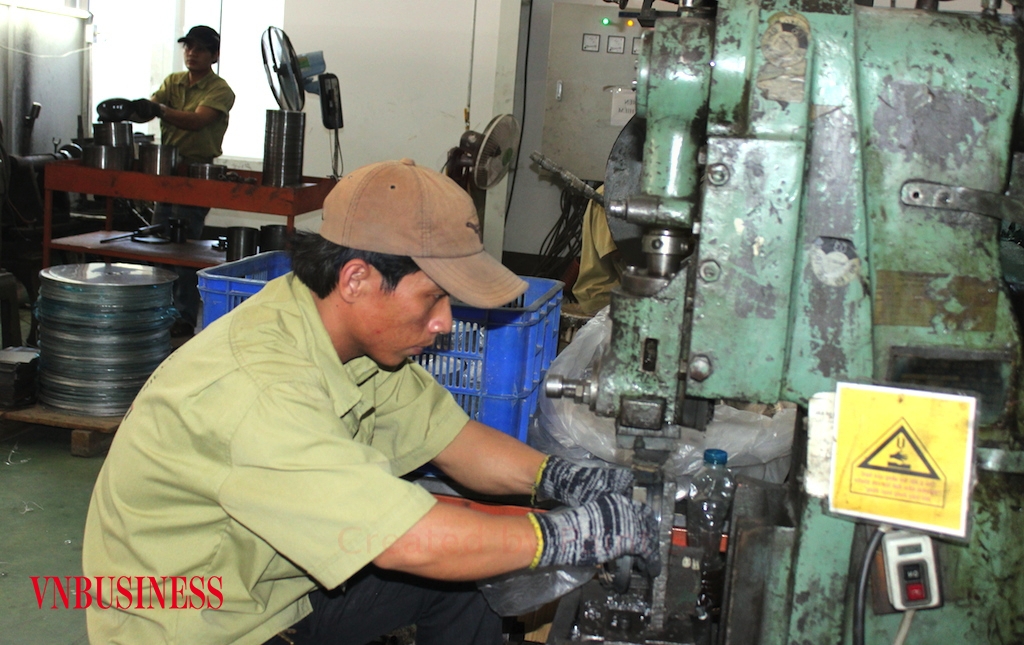 Vẫn còn đó nỗi lo Việt Nam trở thành “bãi rác công nghiệp” từ các loại máy móc, công nghệ cũ kỹ của nước ngoài (Ảnh minh họa)