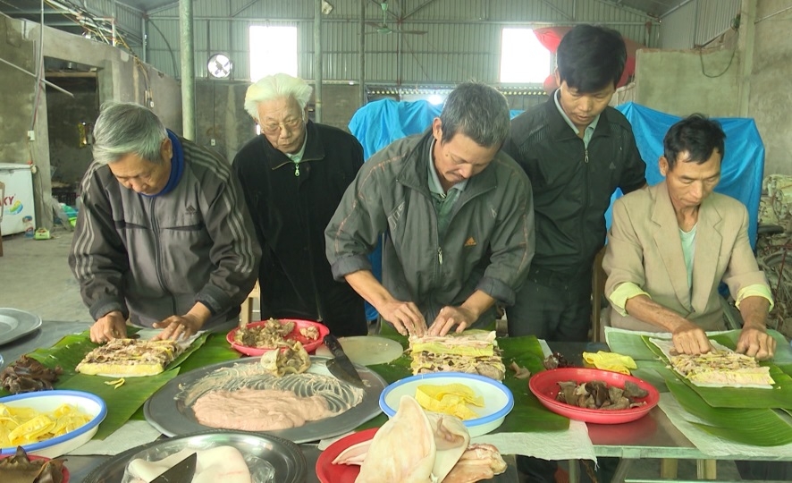 Giò Vũ Đông cần rất nhiều nguyên liệu để tạo thành sản phẩm hoàn chỉnh.