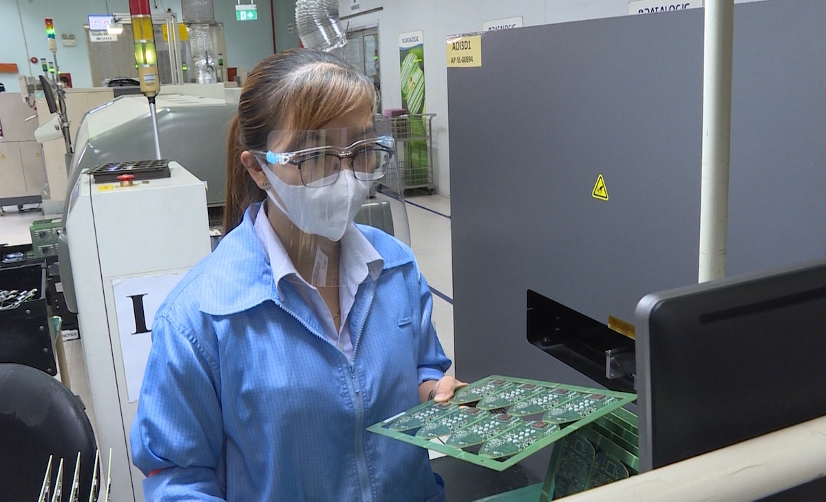 Tỷ lệ nội địa hóa của ngành công nghiệp còn thấp, chủ yếu phụ thuộc nguyên liệu nhập khẩu.