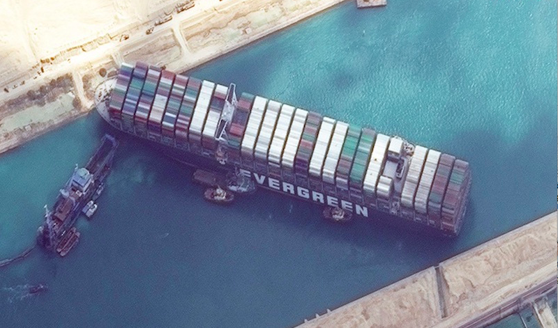Siêu tàu mắc kẹt ở kênh đào Suez.