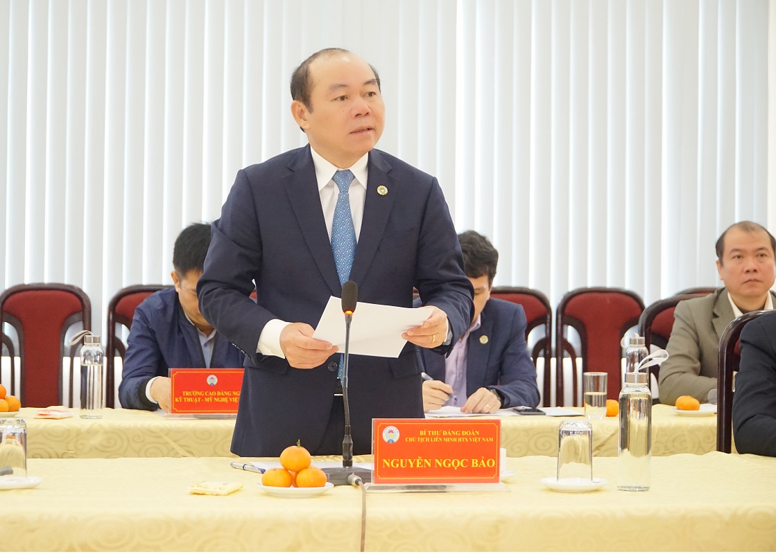 Chủ tịch Liên minh HTX Việt Nam cho biết xây dựng các tổ hợp tác sau đó phát triển thành các HTX sẽ giúp KTTT phát triển bền vững hơn và đời sống nhân dân được nâng cao từng bước.