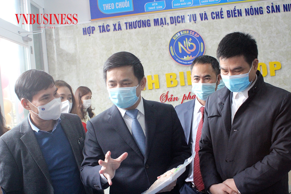 Phó Chủ tịch Liên minh HTX Việt Nam Nguyễn Văn Thịnh khẳng định tầm quan trọng của các HTX thương mại, dịch vụ và chế biến trong việc cân bằng giữa sản xuất và tiêu thụ nông sản.