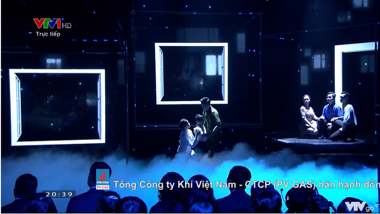 Diva Mỹ Linh mang đến sân khấpu VTV Awards 2021 ca khúc Cảm ơn và xin lỗi.