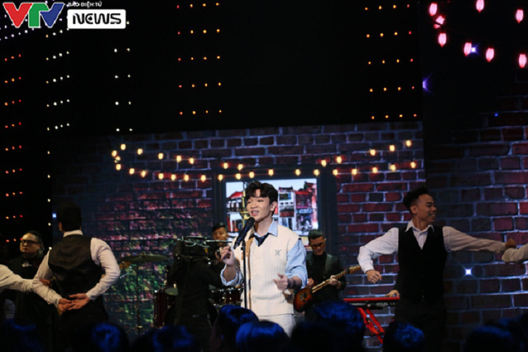 Bữa tiệc của những giác quan được Hoàng Dũng mang đến đại tiệc VTV Awards 2021. Đây là nhạc phẩm do chính anh sáng tác.