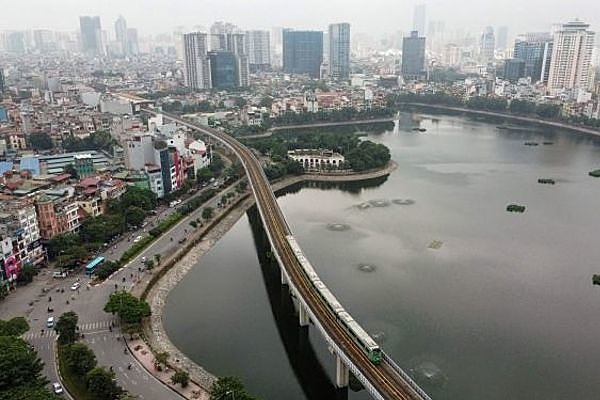 Nhà phân tích Hoàng Huy lưu ý rằng các lĩnh vực chính sẽ thúc đẩy nền kinh tế Việt Nam là tiêu dùng trong nước đang hồi phục, tăng tốc đầu tư cơ sở hạ tầng, tăng đầu tư trực tiếp nước ngoài và xuất khẩu, đồng thời hoạt động mua bán và sáp nhập đang hồi sinh.ẢNH: AFP