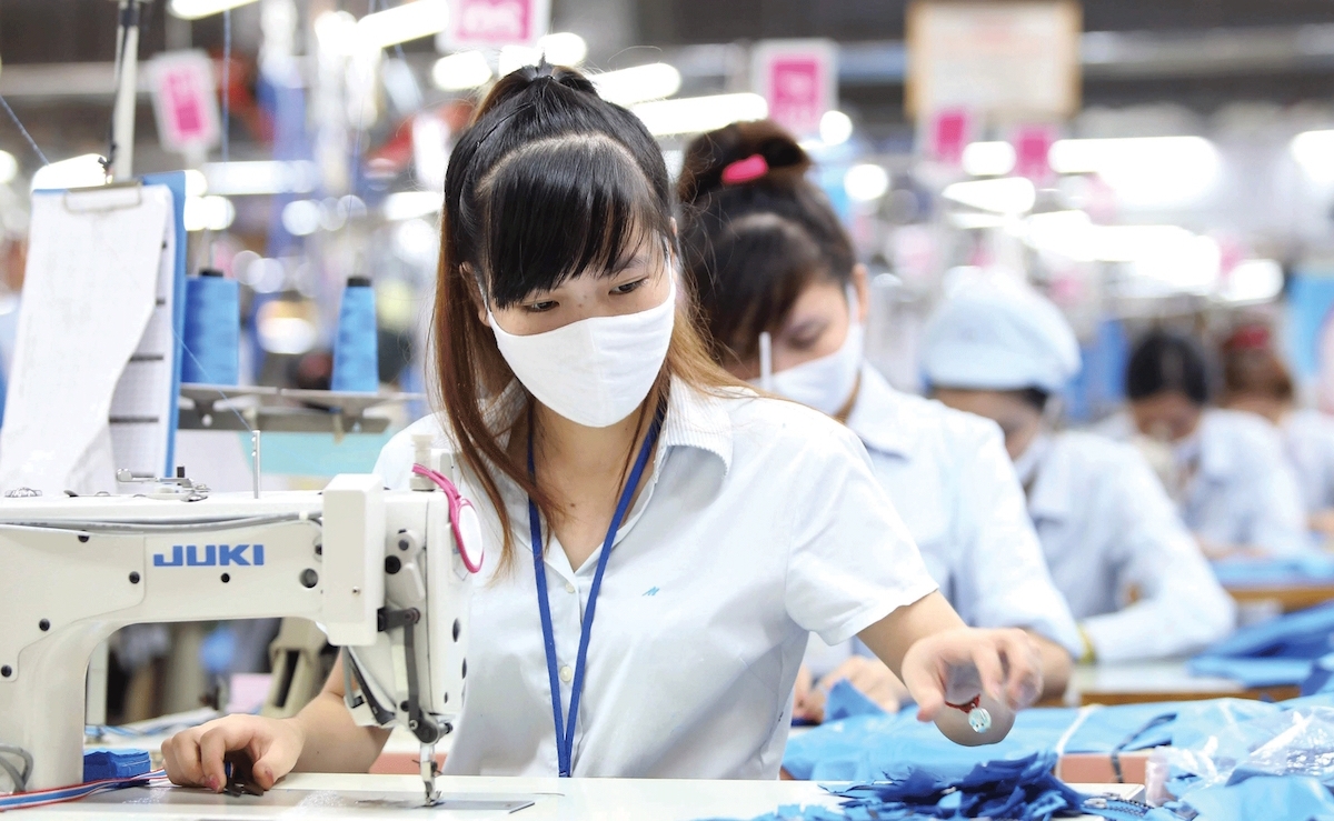 Các rủi ro tiềm ẩn có thể tác động rất nhanh, rất mạnh vào sức cầu tiêu dùng của các thị trường chính của ngành dệt may.
