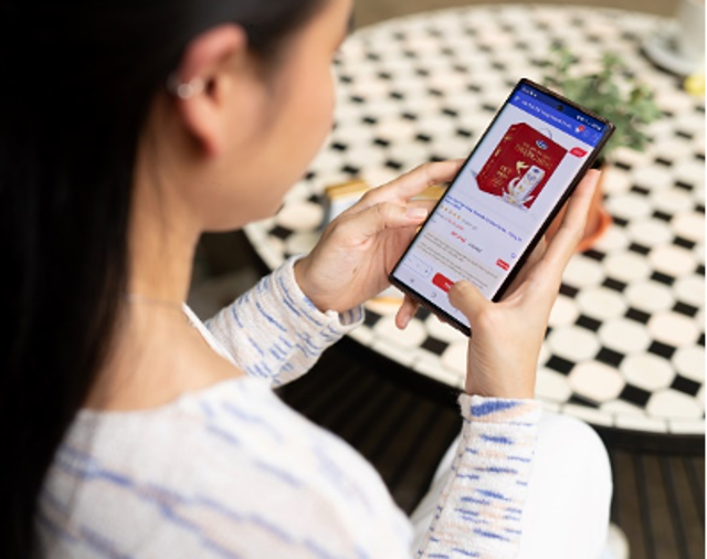 Chỉ cần vài thao tác đơn giản trên app Giấc Mơ Sữa Việt, mọi người đều dễ dàng chọn mua các sản phẩm dinh dưỡng của Vinamilk và gửi tặng cho người thân.