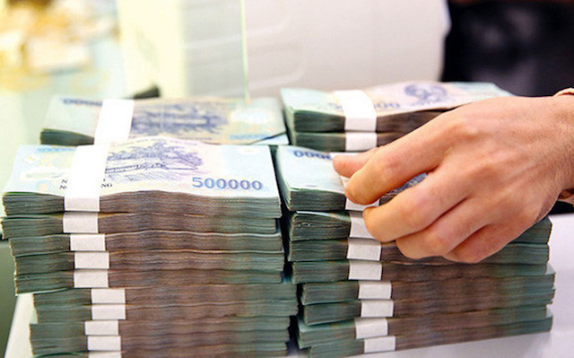 Ngân hàng Nhà nước chỉ đạo các TCTD tiếp tục kiểm soát chặt tín dụng vào các lĩnh vực tiềm ẩn rủi ro như đầu tư, kinh doanh bất động sản, chứng khoán, các dự án BOT, BT giao thông, trái phiếu doanh nghiệp.