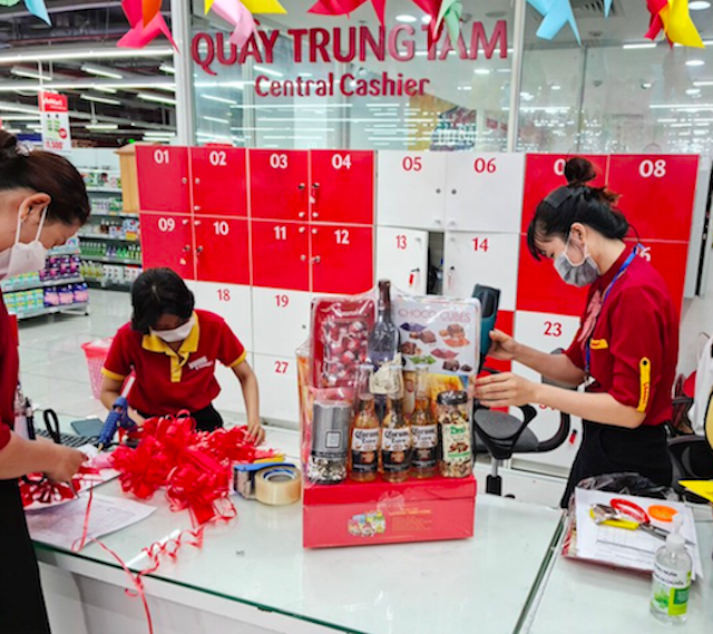 Các siêu thị đẩy mạnh phương thức bán hàng online trong dịp Tết Nguyên đán 2022.